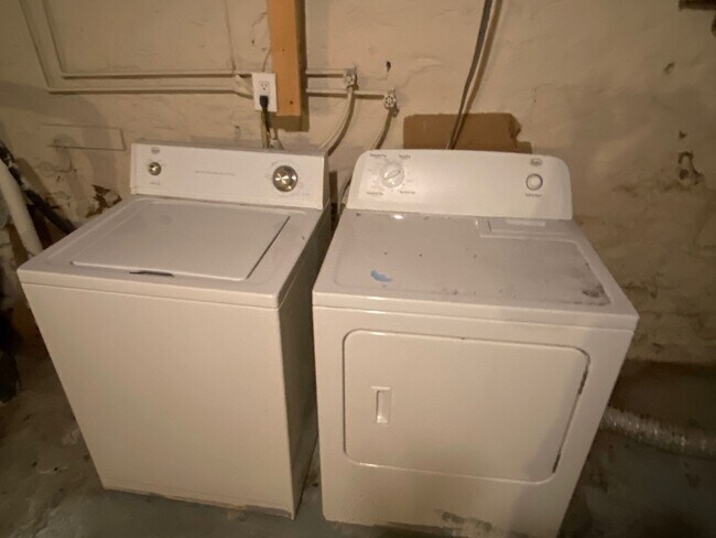 Building Photo - Hunter Ave 1444-1446 MLR (LH2)