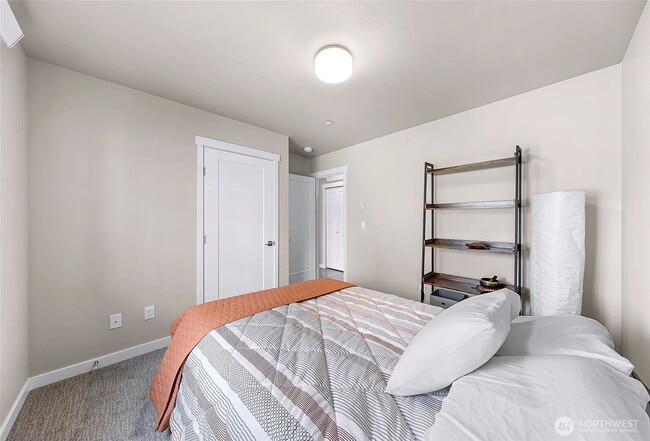 Building Photo - Modern 3-bedroom with Fully Fenced Yard in...