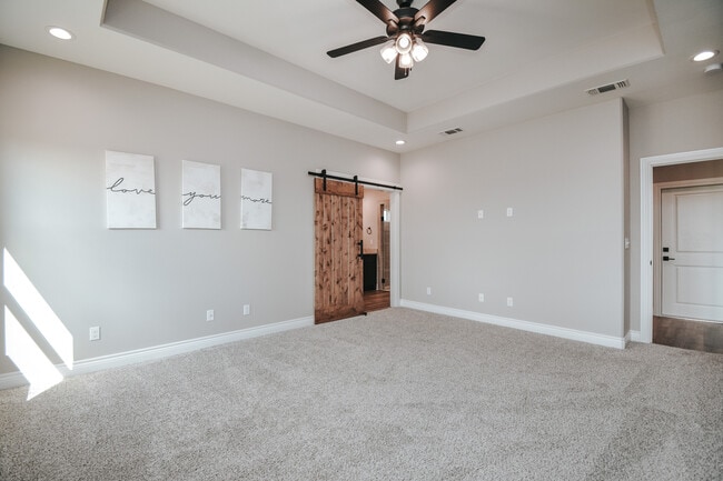 Building Photo - 508 Townhall Ln