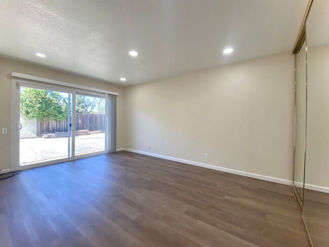 Building Photo - 3-bedroom home located in Union City! – wi...