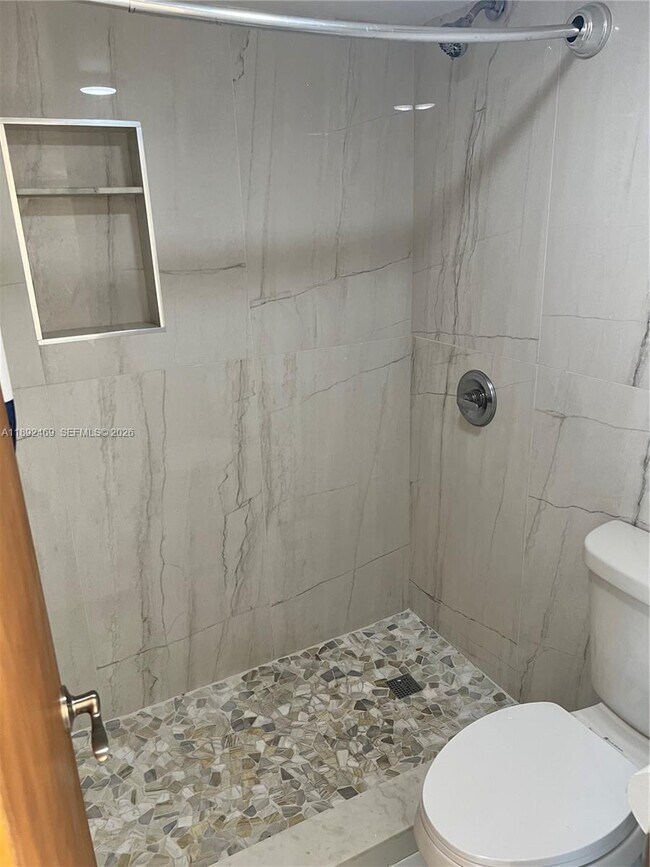 Building Photo - 10181 Twin Lakes Dr