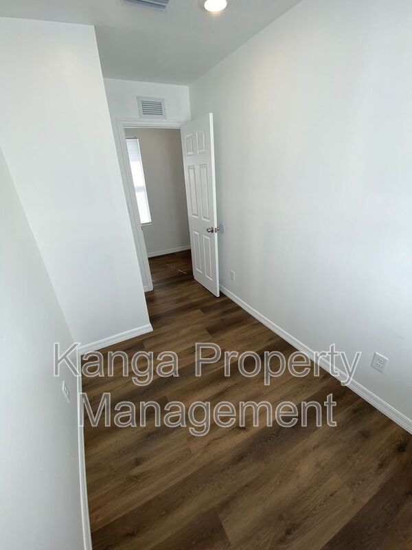 Building Photo - 641 6th St
