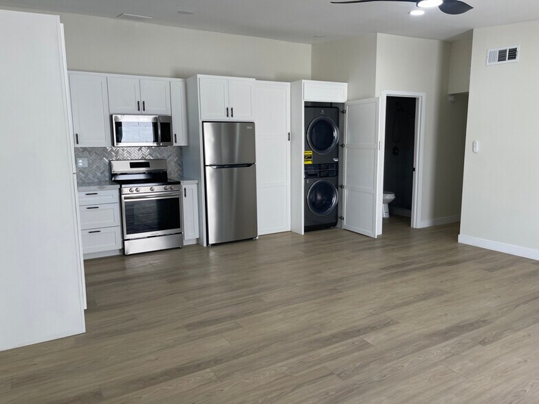 Building Photo - 3301 N 66th Pl