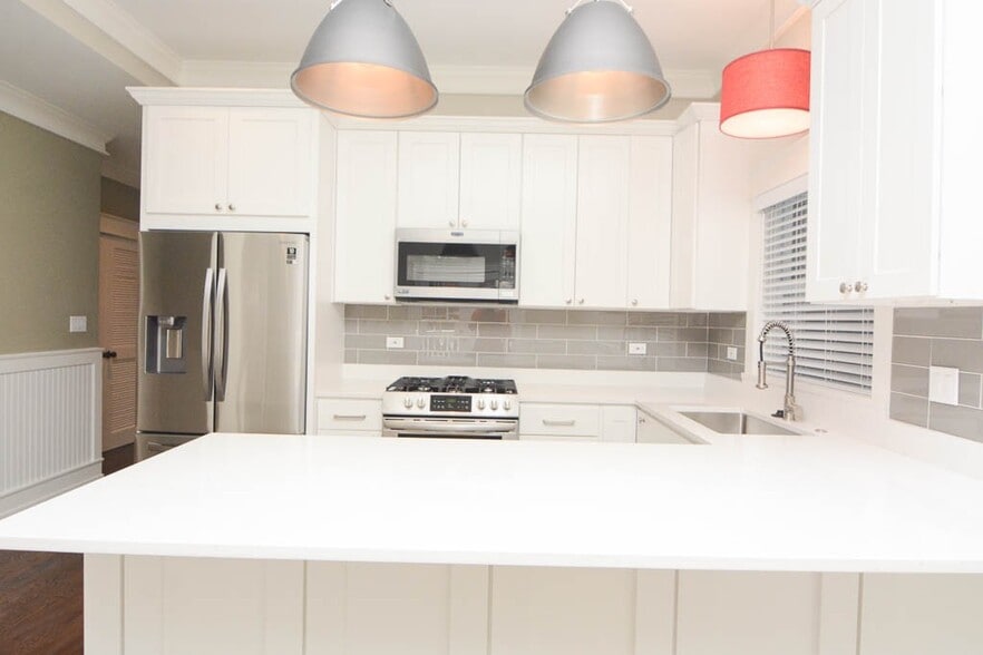 Building Photo - 3451 N Hoyne Ave