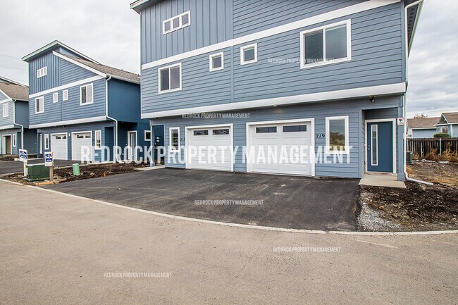 Building Photo - 319 Woodlawn Ln
