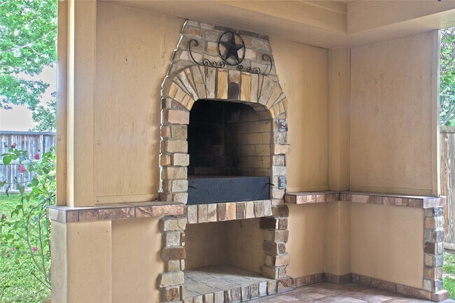 Building Photo - 16130 Coleburn Dr