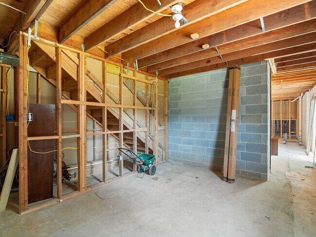 Building Photo - Stunning Oakton Retreat on a Sprawling 5-A...
