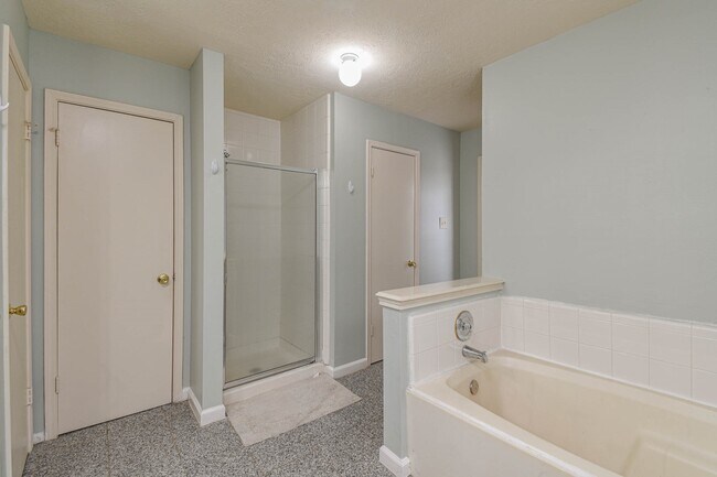 Building Photo - 16818 Parliament St