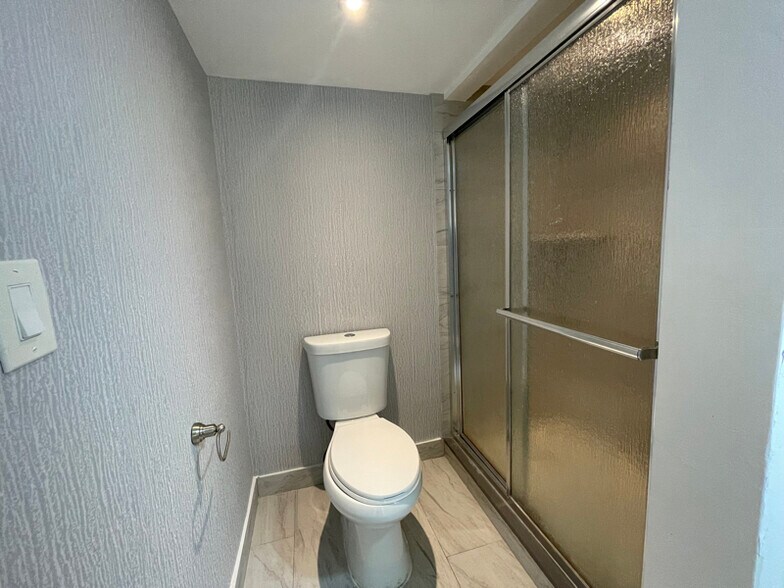 Building Photo - 7800 S Colony Cir