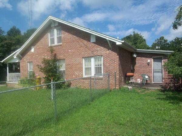 Building Photo - 882 E Broad St