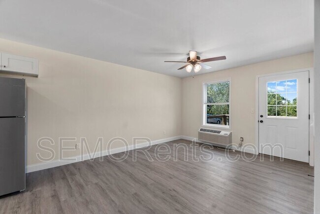 Building Photo - 222 Coles Hl