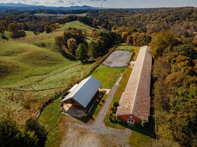 Building Photo - 299 Westview Dr