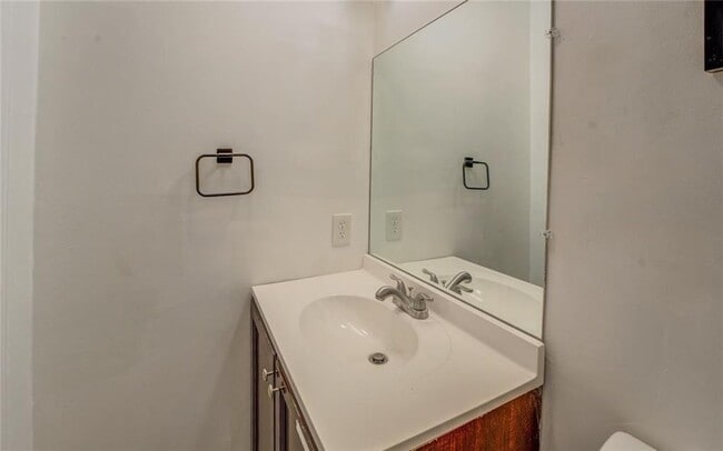 Building Photo - 115 Plantation Dr