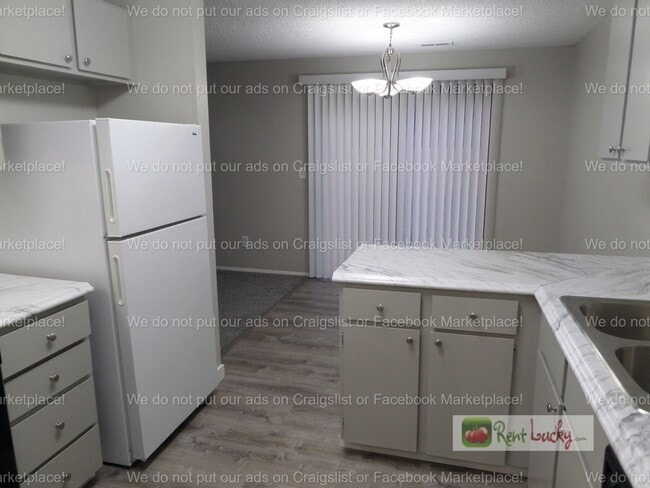 Building Photo - Freshly Updated 3-Bedroom Duplex w/Attached Garage in Great Federal Way Location!!