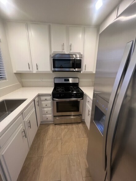 Building Photo - Whitsett Apartments