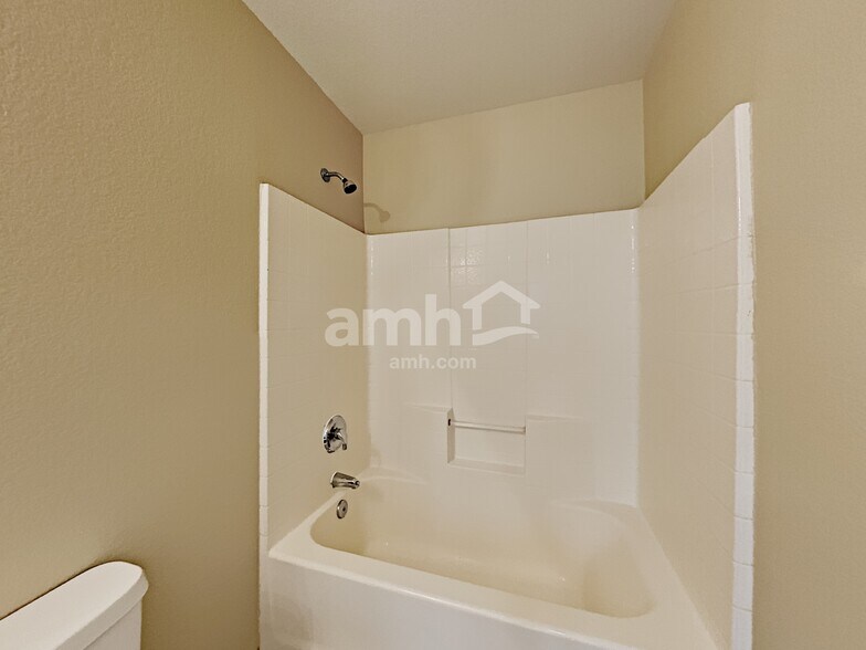 Building Photo - 2605 S Devonna Ln