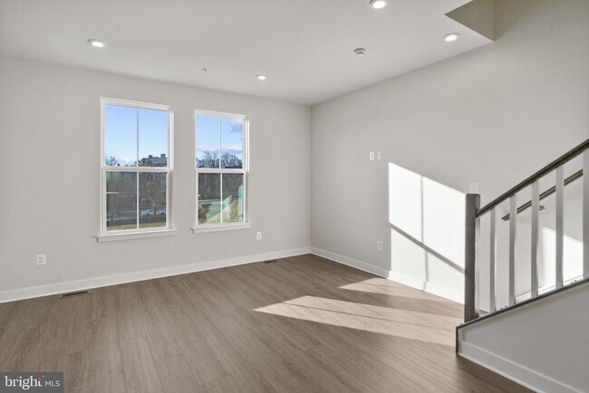 Building Photo - 734 Watts St