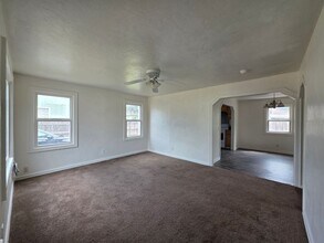 Building Photo - 4 Bedroom, 1 Bath
