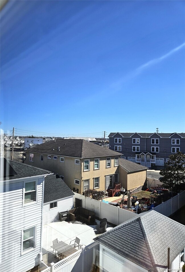 Building Photo - 56 4th Ave