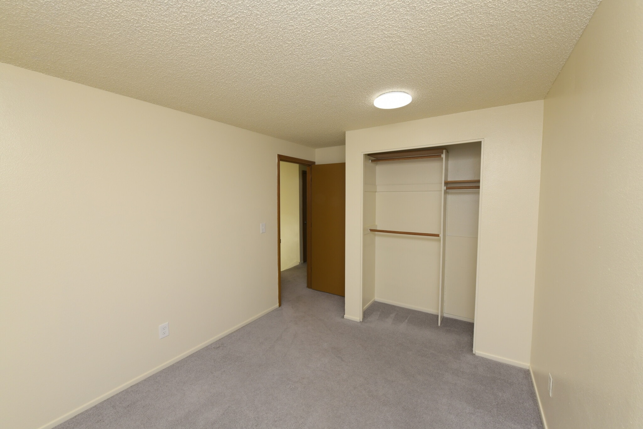 Building Photo - 1224 46th Pl SE