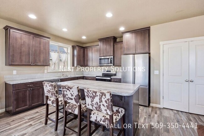 Building Photo - 1111 Hilltop Ave NE