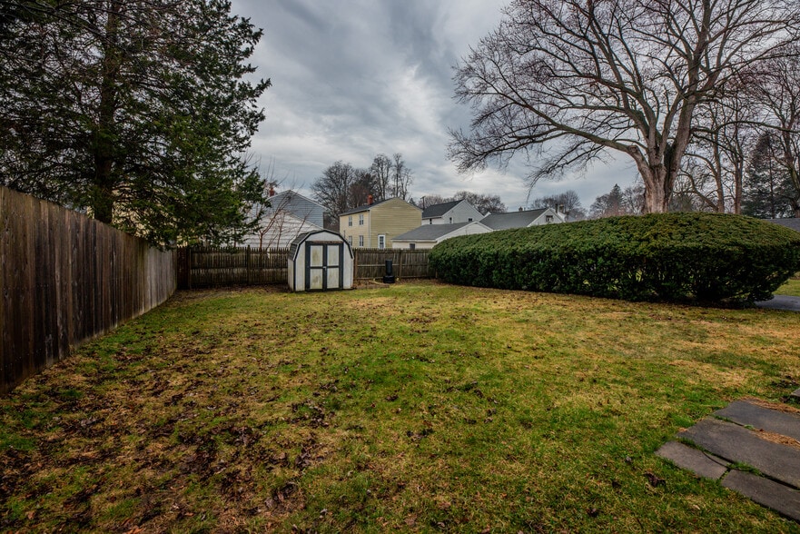 Building Photo - 416 W Spruce St