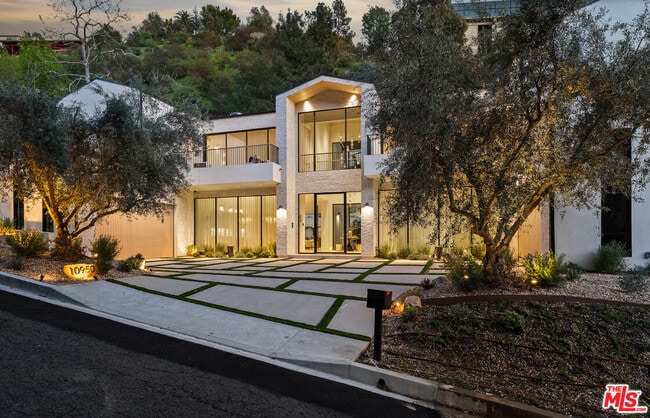 Building Photo - 10950 Verano Rd