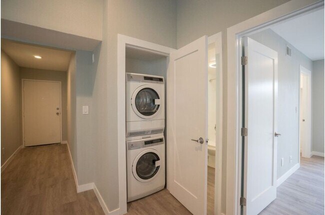 Building Photo - 3426 1st St