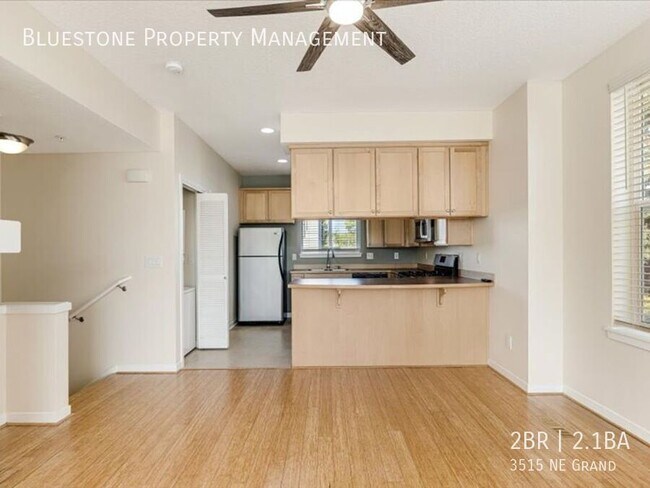 Building Photo - 3515 NE Grand-