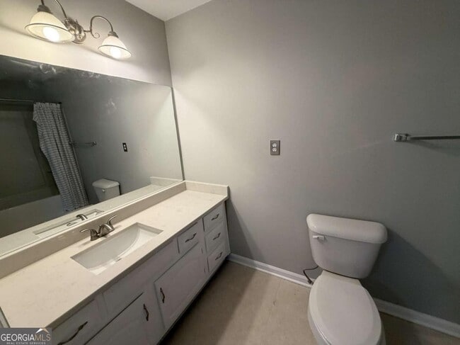 Building Photo - 2045 Fairways Ct