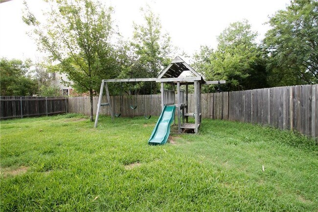 Building Photo - 613 Runners Ridge