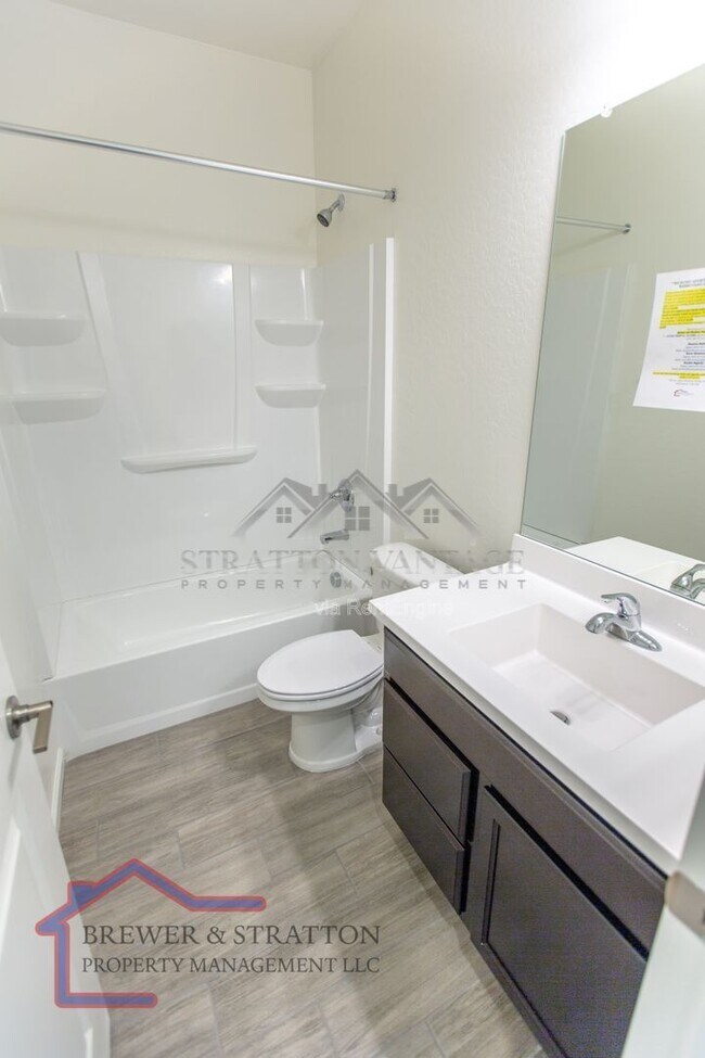 Building Photo - 827 W Nova Pl