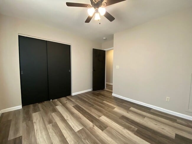 Building Photo - Welcome to this charming two-bedroom, one-bathroom double located in the heart of Springfield, OH+