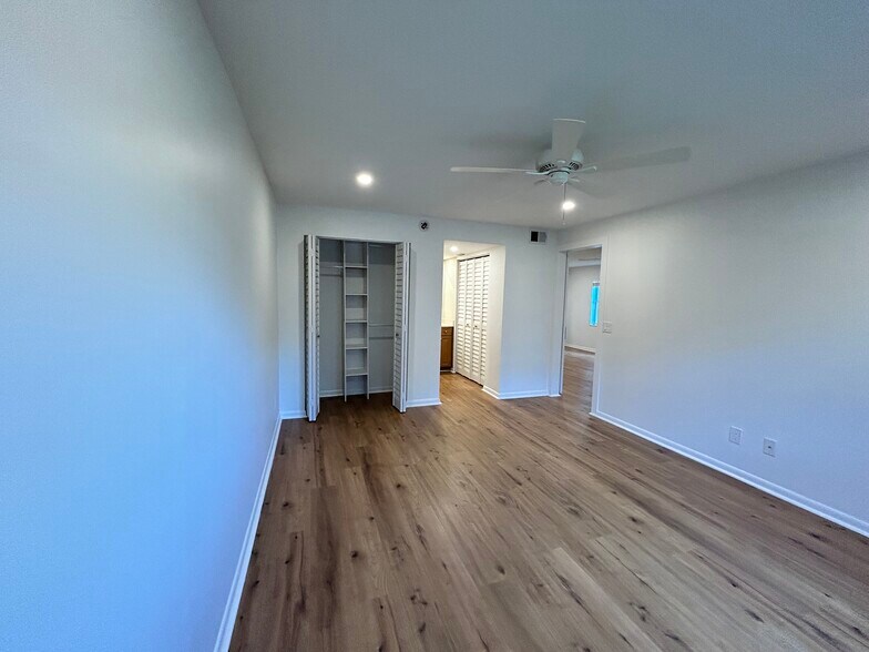 Building Photo - 1166 6th Ave