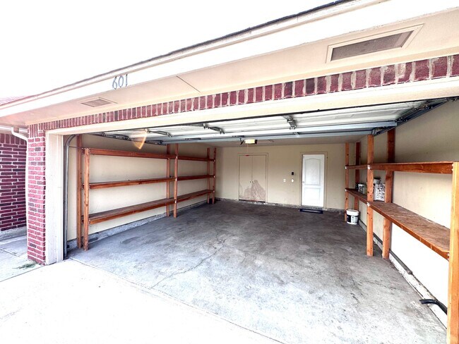 Building Photo - 601 NW 114th St