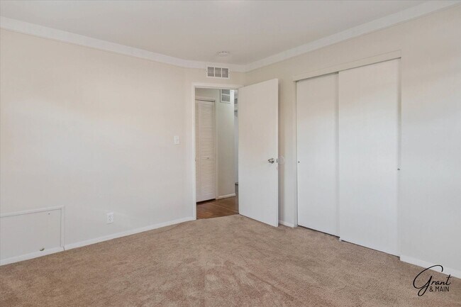 Building Photo - $1995 3 bedroom ranch Shelby TWP