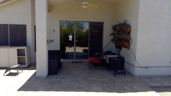 Building Photo - 3136 E Roveen Ave