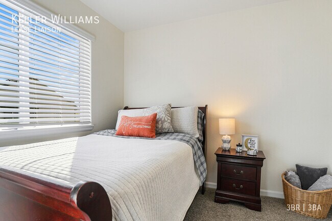 Building Photo - 1539 Spring Water Pt