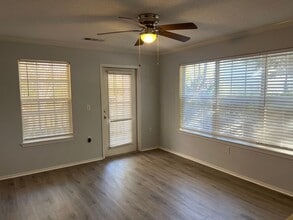 Building Photo - Great First Floor Condo in the Reserve at Woodbridge