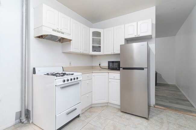 Building Photo - 215 B E 95th St