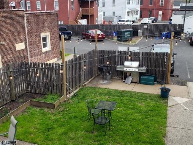 Building Photo - 16 W Somerset St