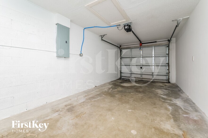 Building Photo - 6004 Westfall Rd