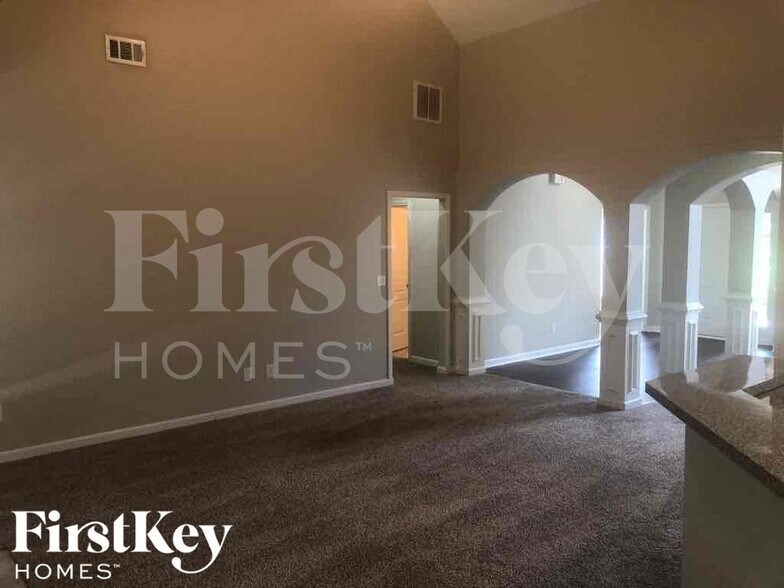 Building Photo - 1401 Aramore Dr SE