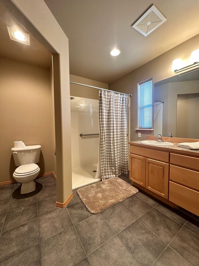 Building Photo - Beautiful Fancher Heights Home for Rent