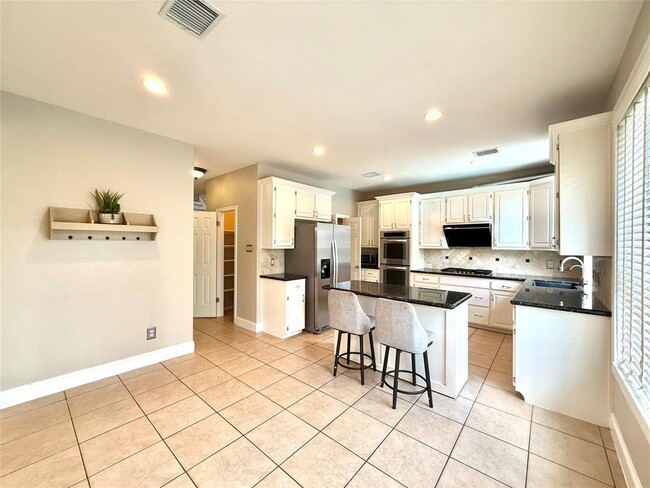 Building Photo - 626 Clarenda Falls Dr