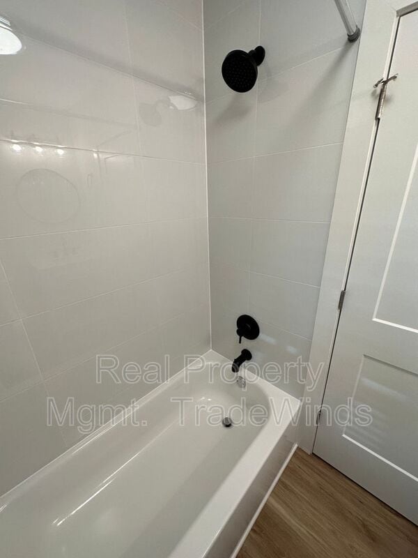 Building Photo - 1211 N Osceola Ave