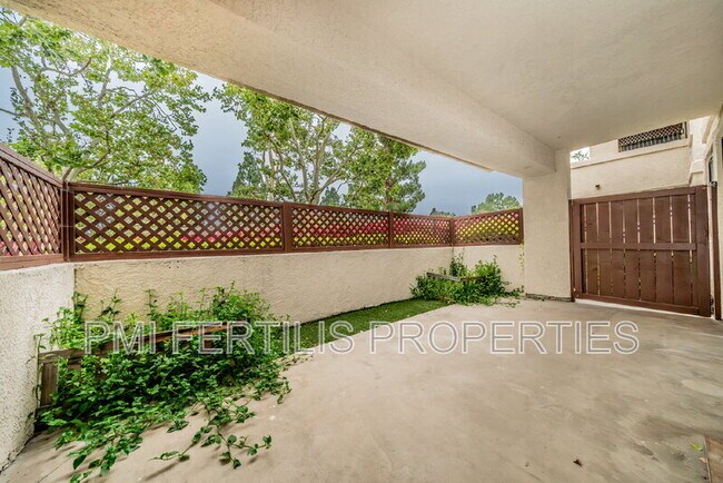 Building Photo - 8331 Vineyard Ave