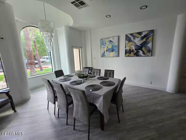 Building Photo - 601 Willow Glen Dr