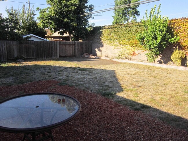 Building Photo - 26718 Peterman Ave