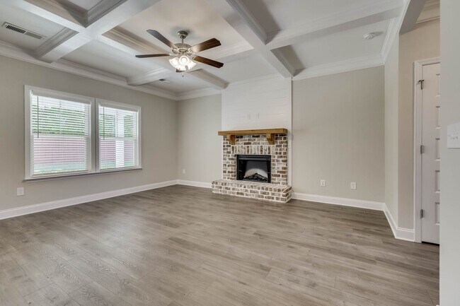 Building Photo - Beautifully maintained 4 / 2.5 home in Joh...